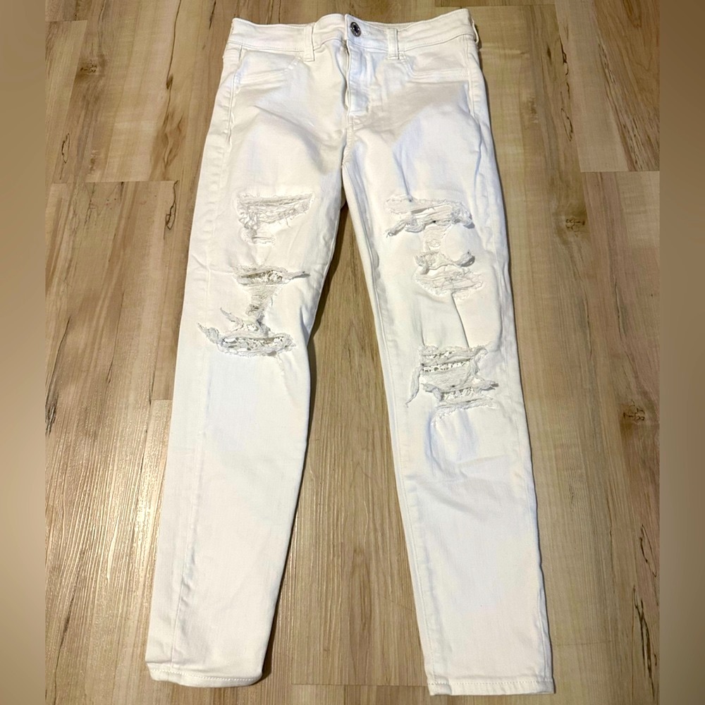 American eagle beautiful Bright White W/ Lace throughout jeans Size 10, stretch!
